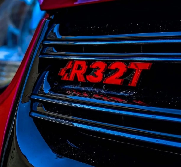 Volkswagen R32T Badges